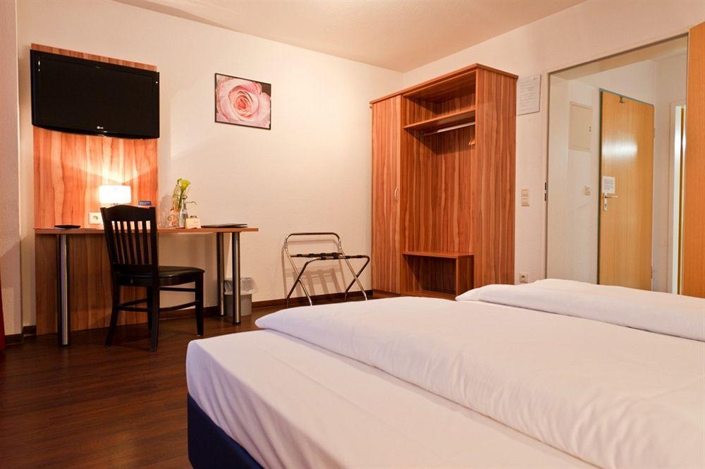 Hotel Domino สตุตการ์ต ภายนอก รูปภาพ
