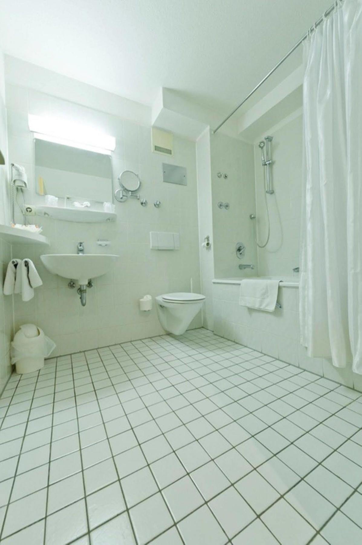 Hotel Domino สตุตการ์ต ภายนอก รูปภาพ