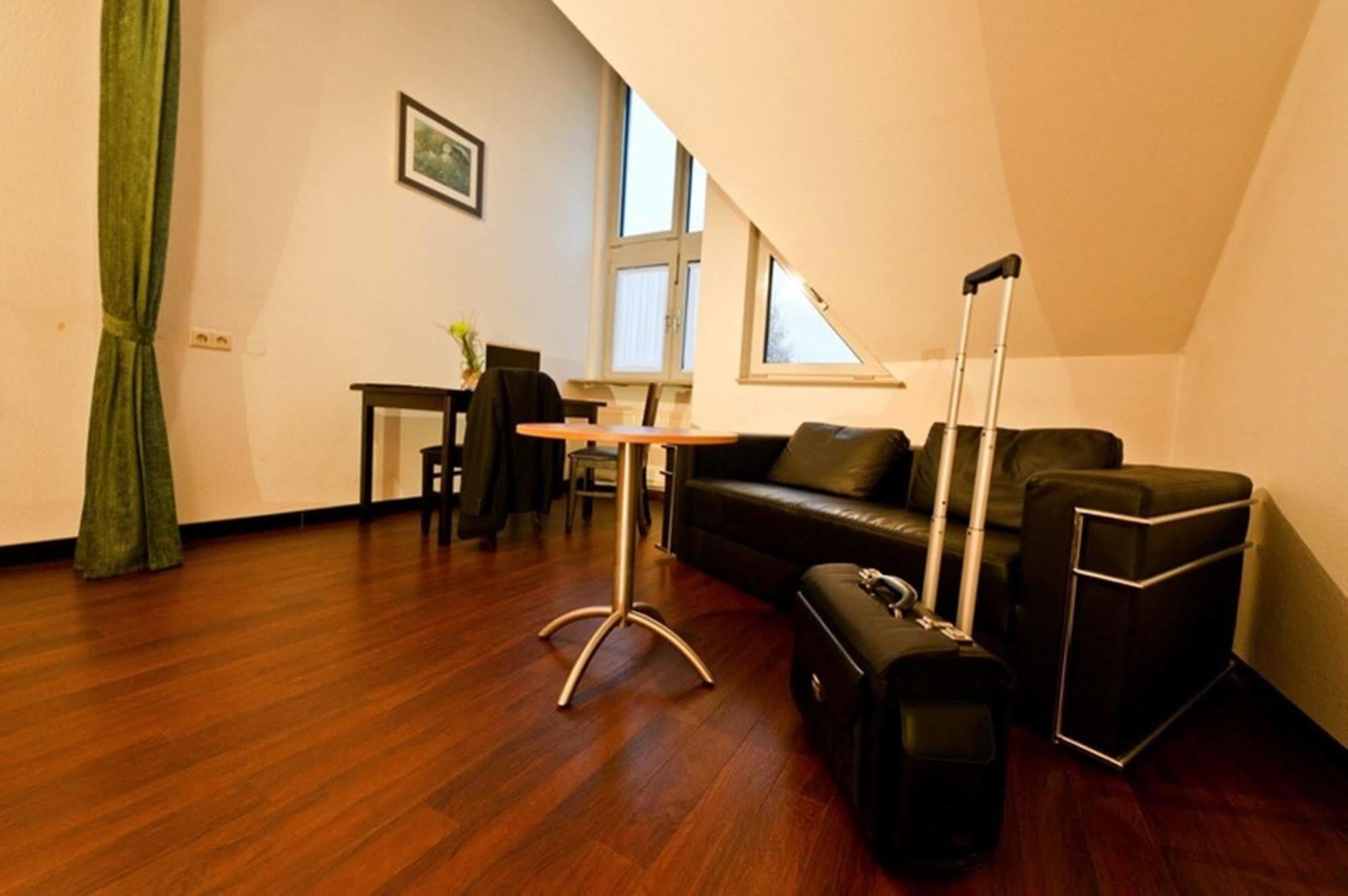 Hotel Domino สตุตการ์ต ภายนอก รูปภาพ