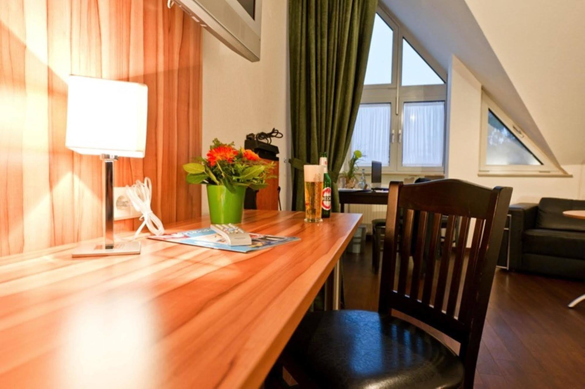 Hotel Domino สตุตการ์ต ภายนอก รูปภาพ